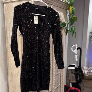Express Black Sequin Long Sleeve V-Neck Cocktail Dress
